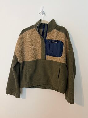 Columbia Olive Green & Tan Sherpa Pullover with Navy Pocket